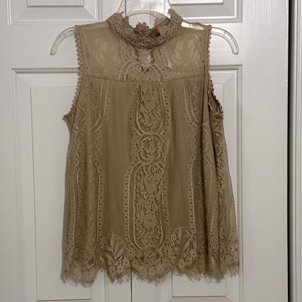 Beige Lace Sleeveless NY Collection Blouse in Size Small‎